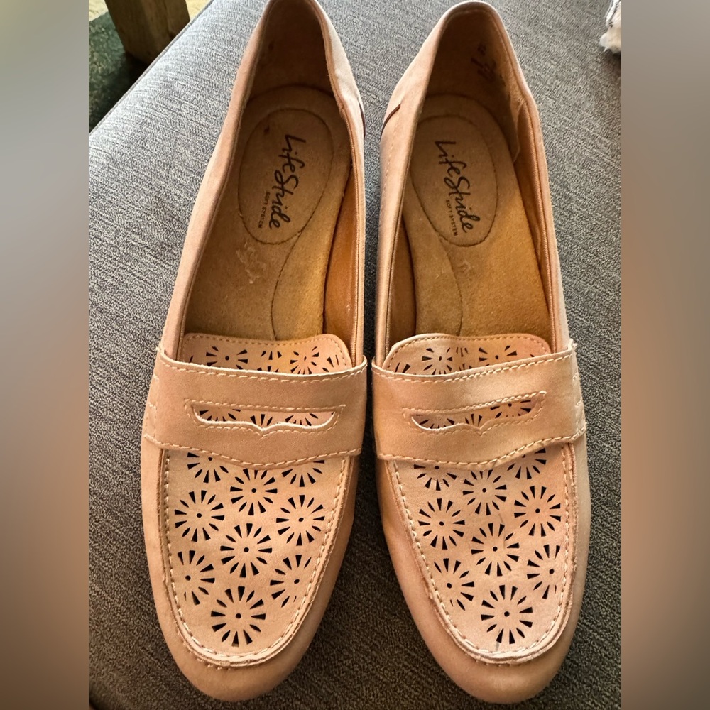 Life Stride Women's Madison Tan Loafers size 8 W